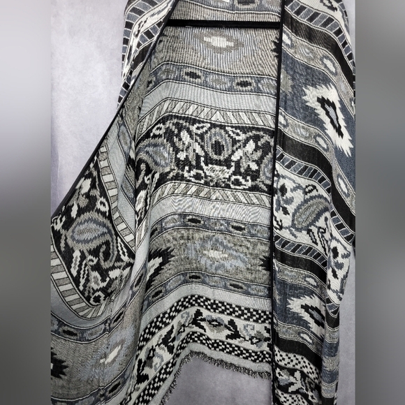 ZIZZI Black & White Southwest Boho Aztec Pattern Kimono Small /Medium - Picture 3 of 6